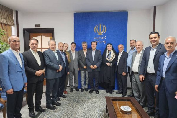 علی بهره مند رئیس اتحادیه صنف قنادان تهران: امروز افتخار داشتیم با حضور جمعی از قنادان محترم تهران، در جلسه‌ای که با حضور مشاور اقتصادی ریاست محترم جمهور در نهاد ریاست جمهوری برگزار شد، مشکلات و دغدغه‌های صنف شریف قنادان را مطرح کنیم.